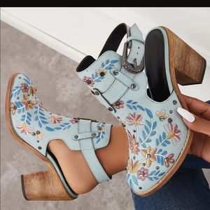 Cutout Embroidered Clogs